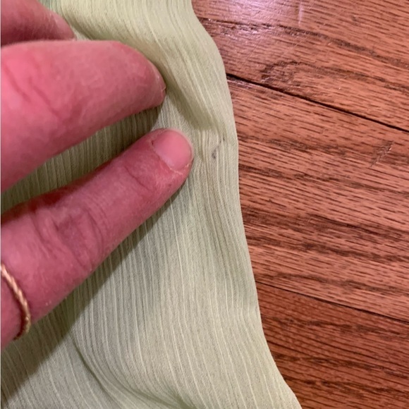 💰 Mustard Seed Pistachio Green Sheer Flowy Blouse with Lace Accent  -Size XL - Picture 10 of 11